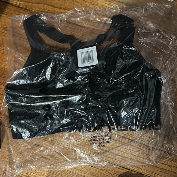 Under Armour high cross back, high impact sports bra with adjustable straps! - Picture 5 of 6